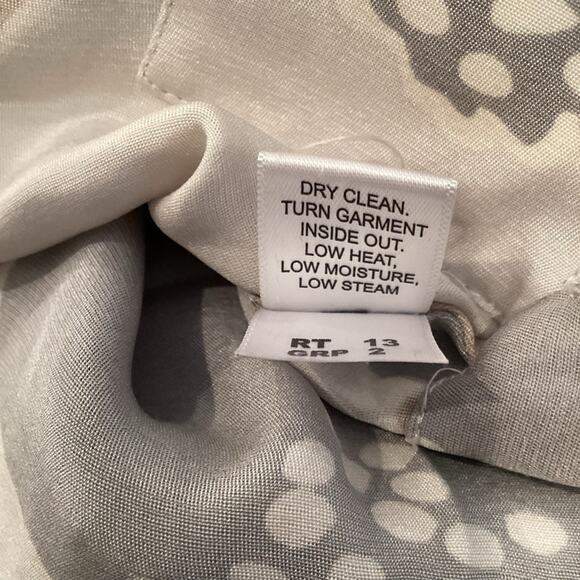 St. John Silk Blouse in Size 0 with Flowers and Beads around V-neck. - Picture 8 of 8